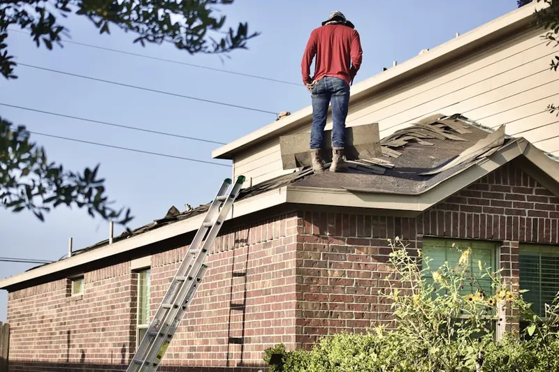 Professional roofer working on a residential roof in Peeks Crossing